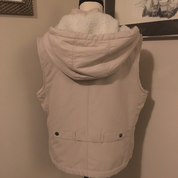 Hooded Vest - Picture 2 of 5